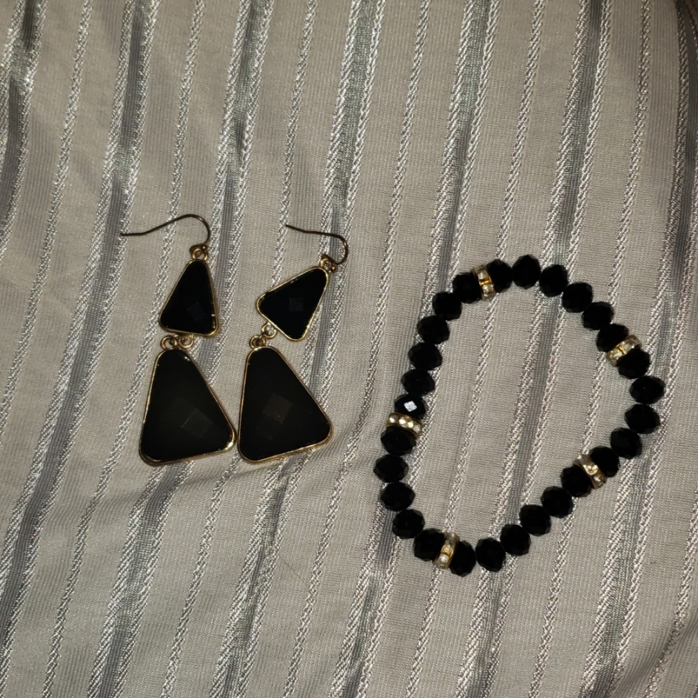 Black and gold bracelet  and earring set
